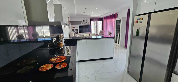 Image No.10-3 Bed Villa for sale