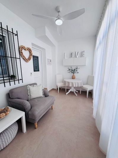 Image No.8-2 Bed House for sale