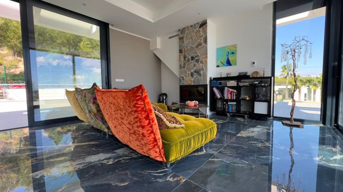 Image No.9-6 Bed Villa for sale
