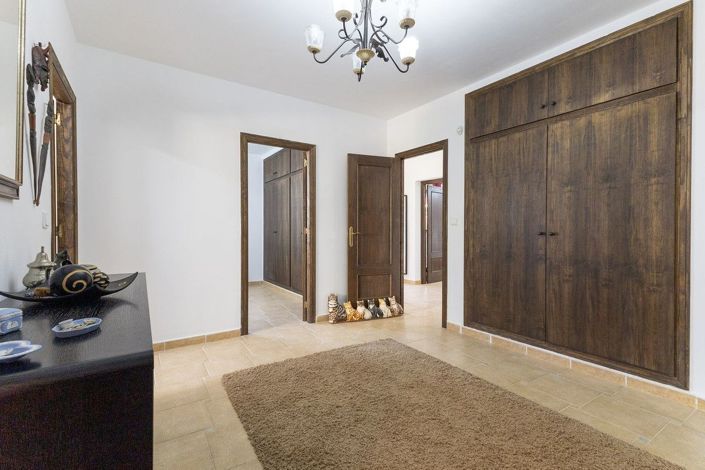 Image No.18-5 Bed Villa for sale