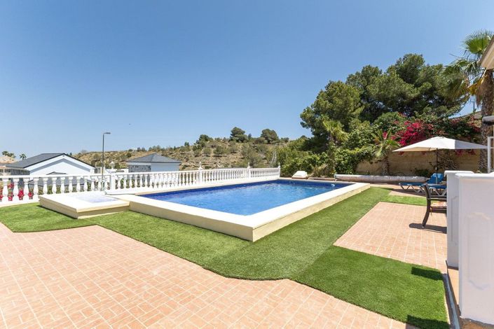 Image No.2-5 Bed Villa for sale
