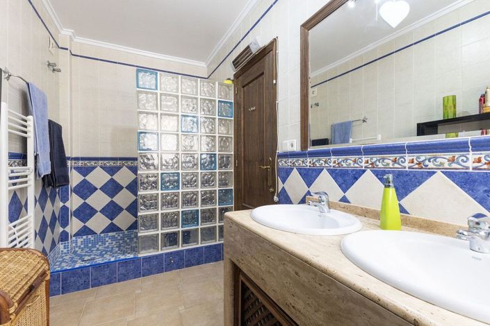 Image No.23-5 Bed Villa for sale