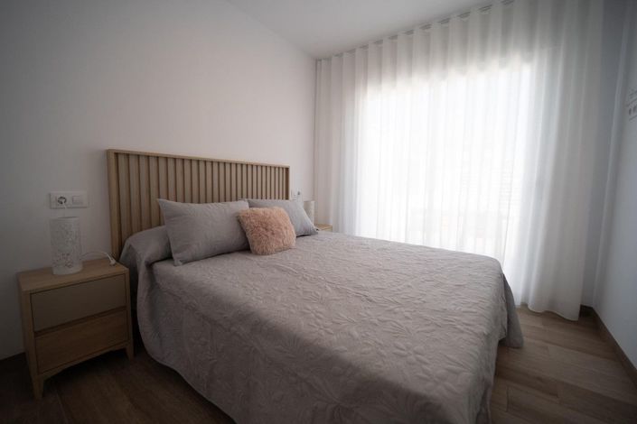 Image No.10-2 Bed House for sale