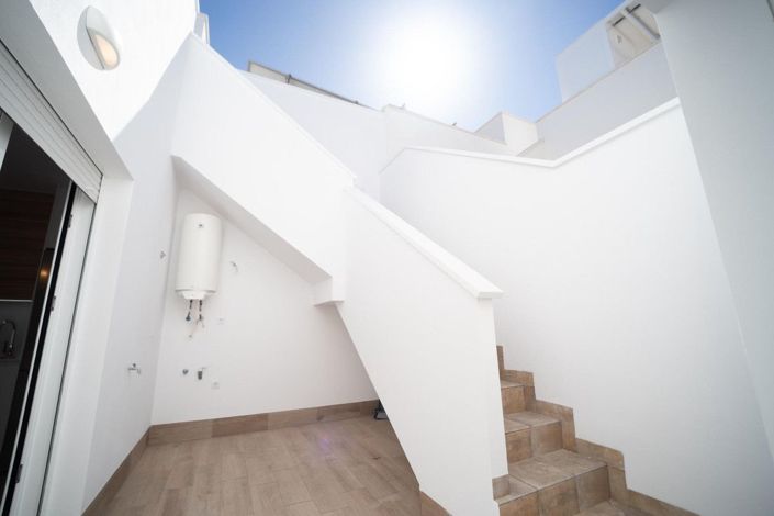 Image No.19-2 Bed House for sale