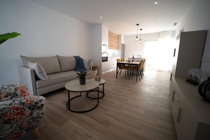 Image No.4-2 Bed House for sale
