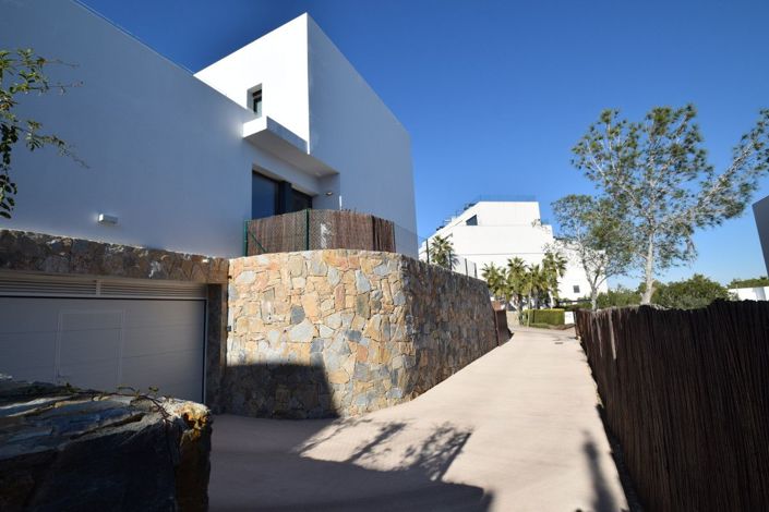 Image No.28-3 Bed Villa for sale