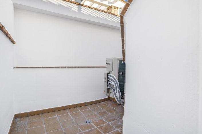 Image No.20-2 Bed Townhouse for sale