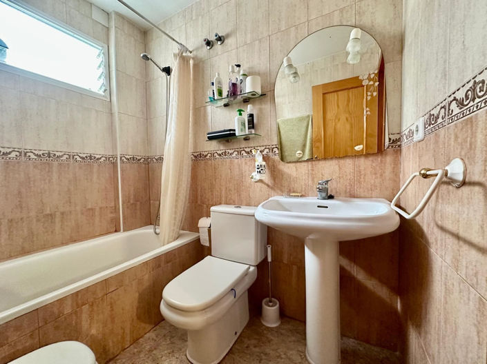 Image No.24-3 Bed Apartment for sale