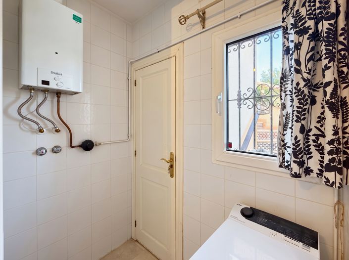 Image No.21-4 Bed Townhouse for sale