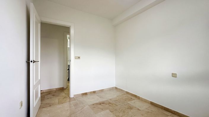 Image No.20-2 Bed Apartment for sale
