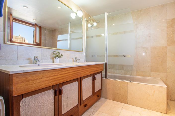 Image No.17-5 Bed Apartment for sale