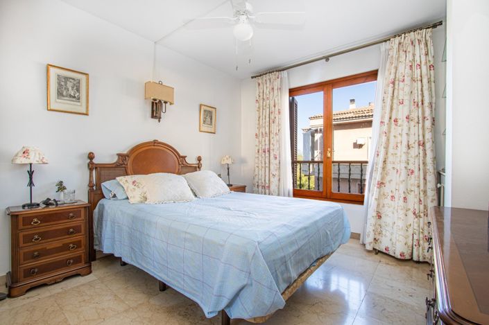 Image No.21-5 Bed Apartment for sale