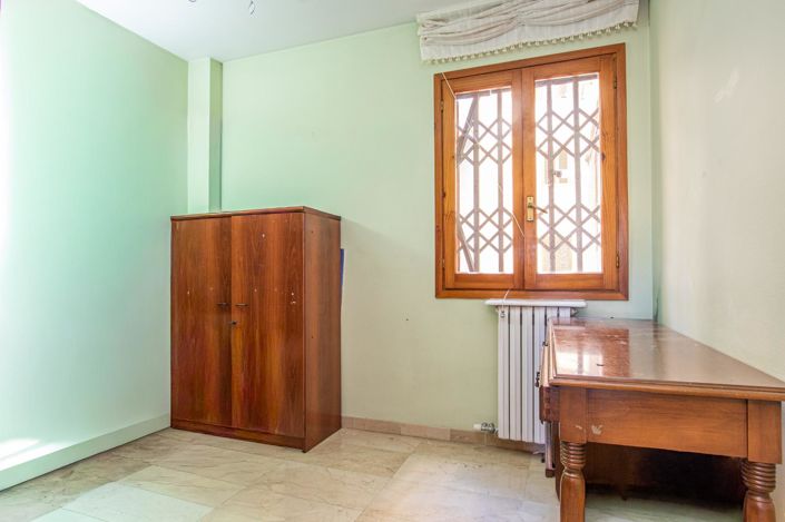 Image No.28-5 Bed Apartment for sale
