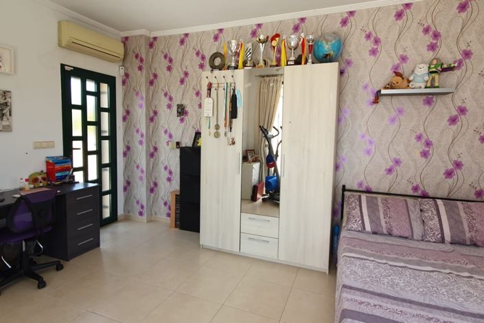 Image No.25-4 Bed Property for sale