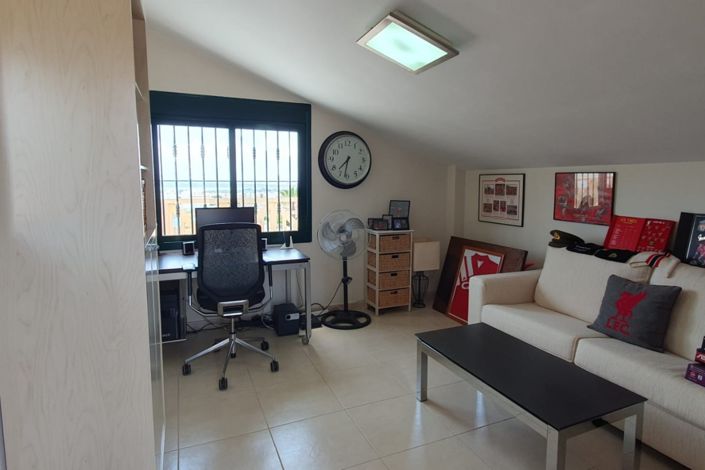 Image No.28-4 Bed Property for sale