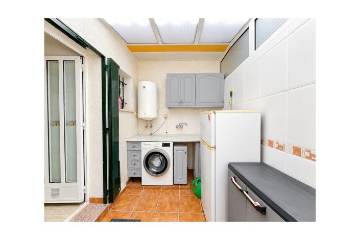 Image No.17-2 Bed Townhouse for sale