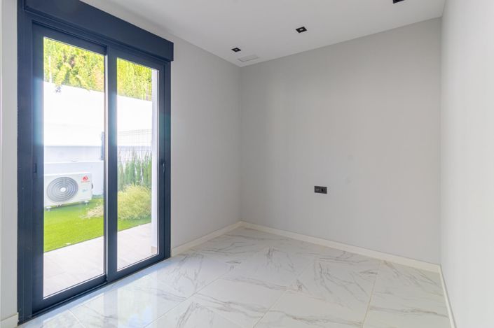 Image No.10-3 Bed Apartment for sale