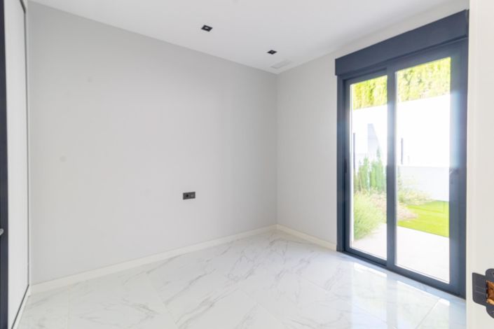 Image No.11-3 Bed Apartment for sale