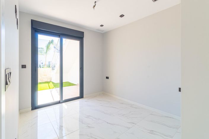 Image No.13-3 Bed Apartment for sale