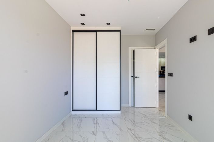 Image No.14-3 Bed Apartment for sale