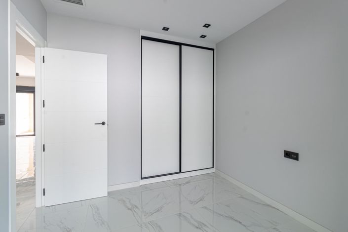 Image No.15-3 Bed Apartment for sale
