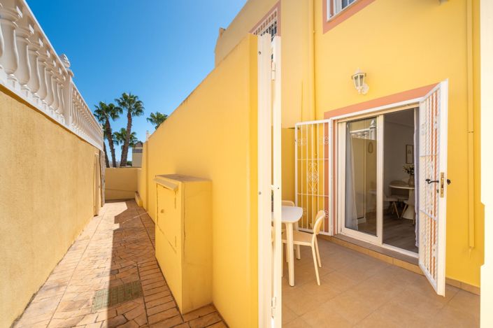 Image No.20-2 Bed Townhouse for sale