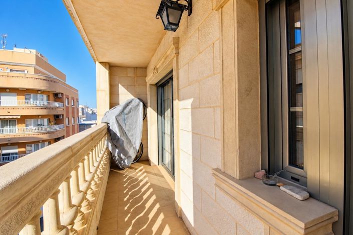 Image No.10-3 Bed Apartment for sale