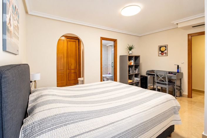 Image No.17-3 Bed Apartment for sale