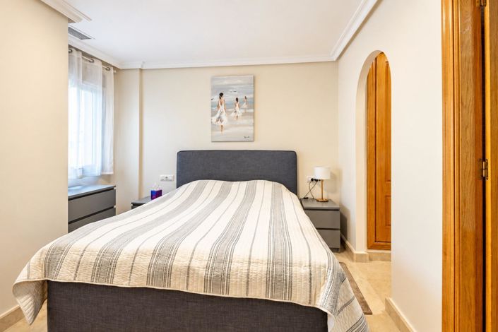 Image No.18-3 Bed Apartment for sale