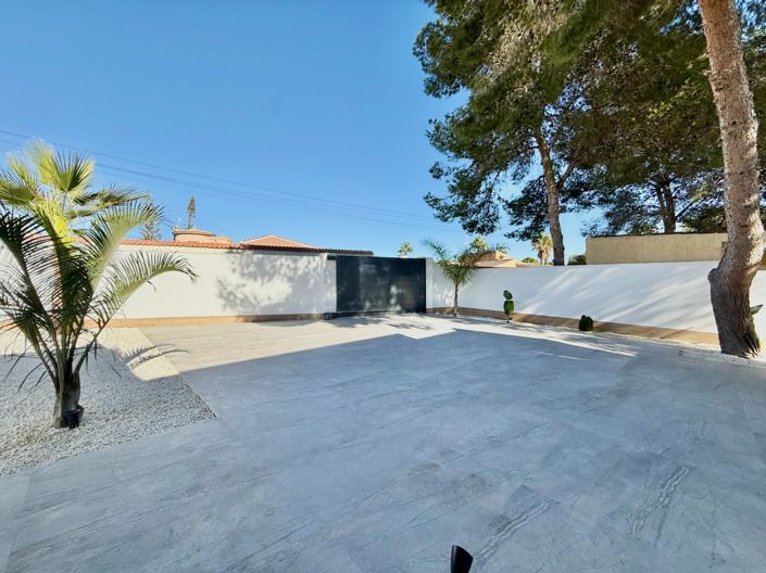 Image No.42-4 Bed Villa for sale
