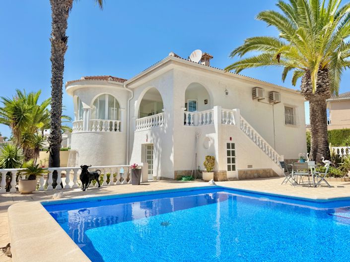 Image No.2-4 Bed Villa for sale