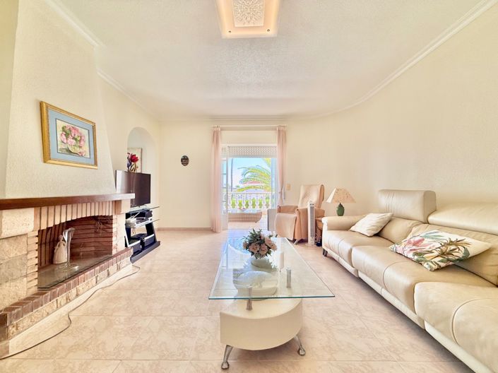 Image No.3-4 Bed Villa for sale