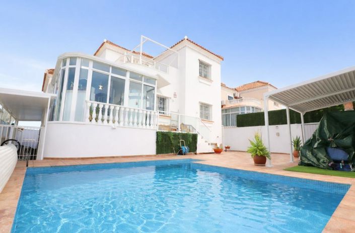 Image No.3-4 Bed Villa for sale