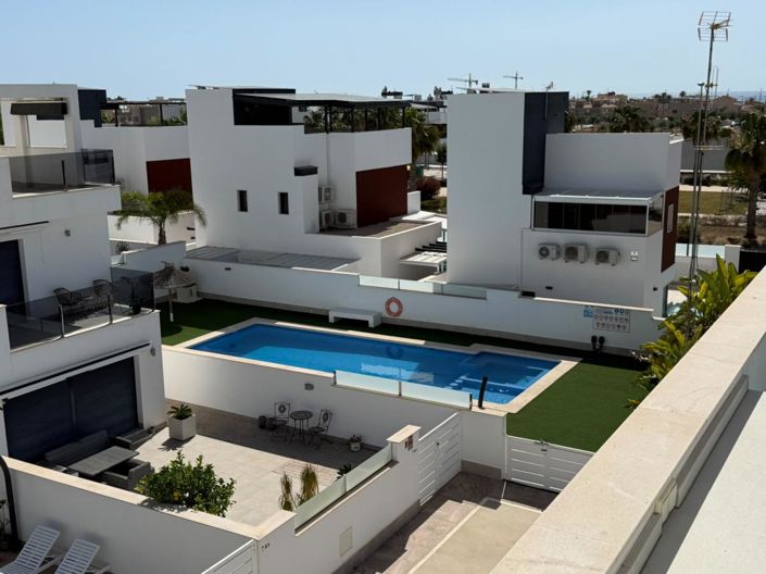Image No.21-3 Bed Apartment for sale