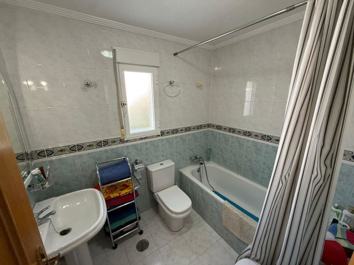 Image No.16-4 Bed Townhouse for sale