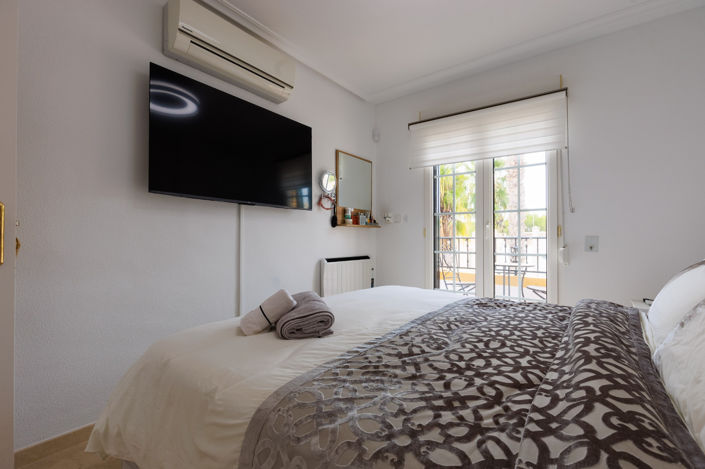 Image No.19-2 Bed Townhouse for sale