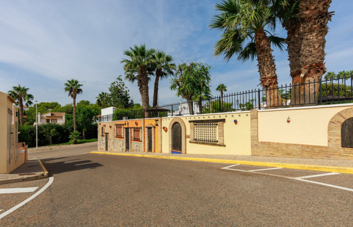 Image No.36-2 Bed Townhouse for sale