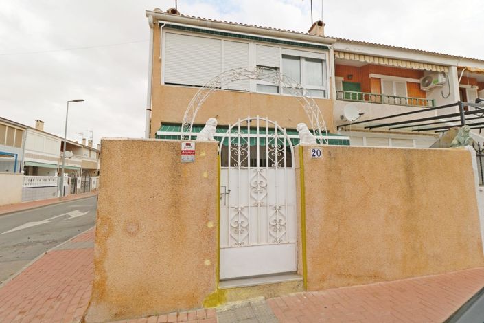Image No.25-3 Bed Townhouse for sale