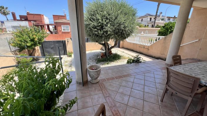 Image No.4-4 Bed Property for sale