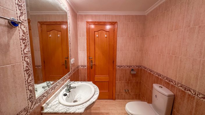Image No.18-2 Bed Townhouse for sale