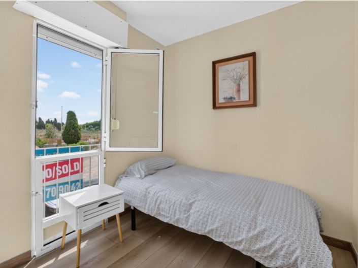 Image No.18-3 Bed Townhouse for sale