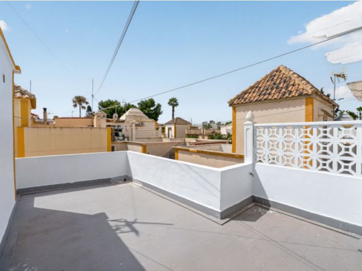 Image No.20-3 Bed Townhouse for sale