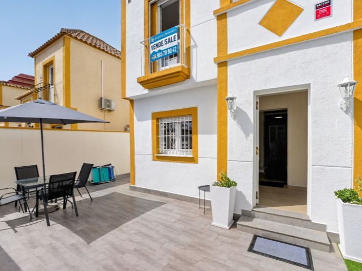 Image No.26-3 Bed Townhouse for sale