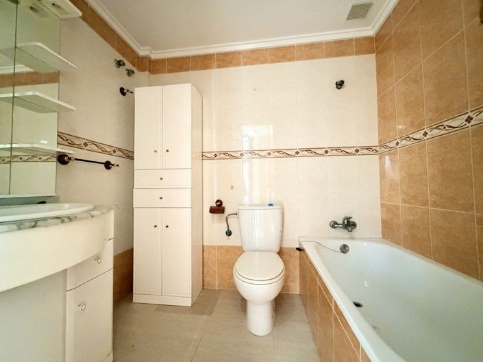 Image No.12-3 Bed Townhouse for sale
