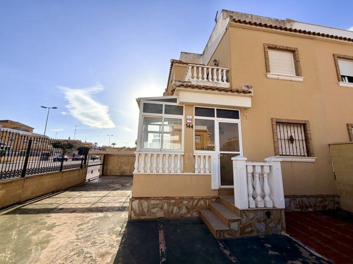 Image No.16-3 Bed Townhouse for sale