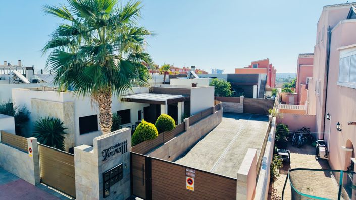 Image No.13-3 Bed Townhouse for sale