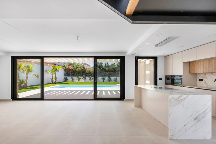 Image No.3-4 Bed Villa for sale