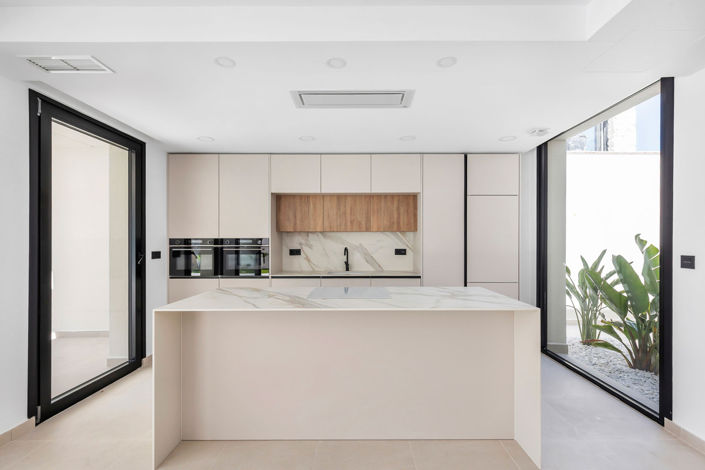 Image No.4-4 Bed Villa for sale