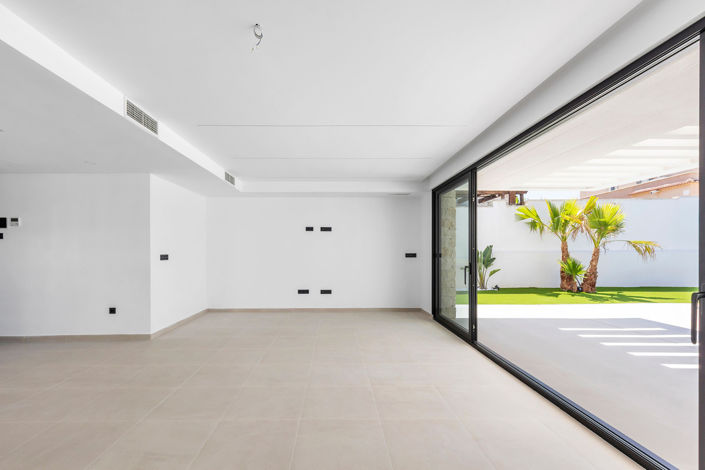 Image No.9-4 Bed Villa for sale