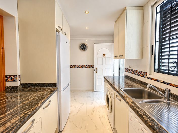 Image No.29-5 Bed Townhouse for sale